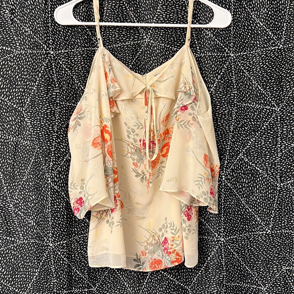 New York & Co cold shoulder tank w/ flutter sleeves, adjustable straps size M